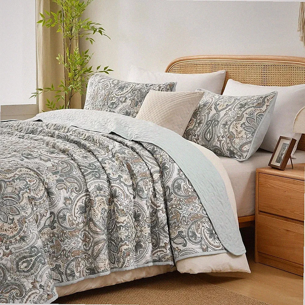 3 Piece Oversized Lightweight All-Season Paisley Design Quilt Set, King Size, 11