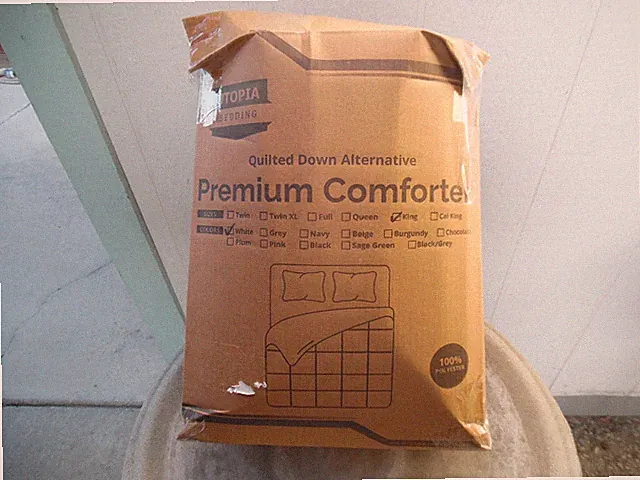 UTOPIA BEDDING QUILTED DOWN ALTERNATIVE PREMIUM COMFORTER KING WHT OPEN BOX &BAG