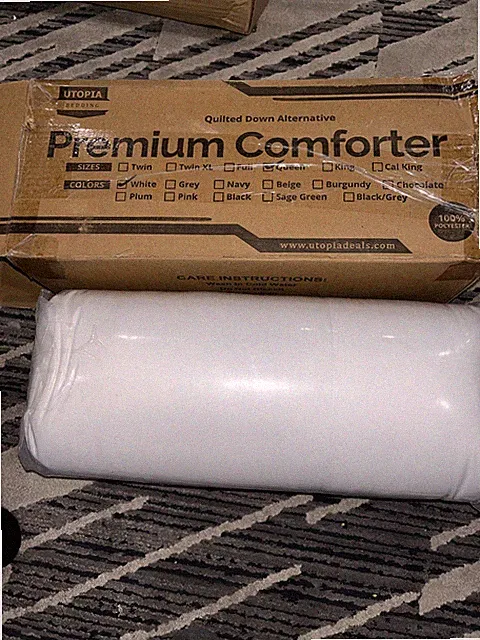 Utopia Bedding Quilted Down Alternatively Queen White Premium Comforter